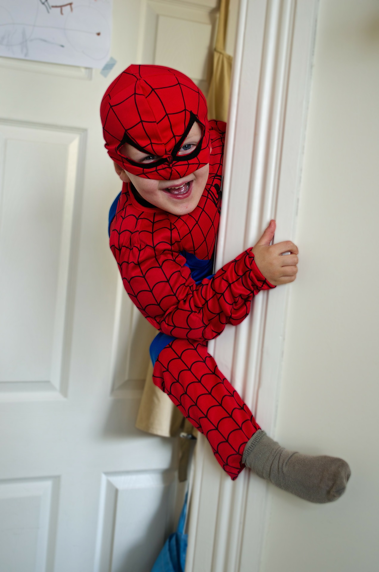 Enfant déguisé en Spiderman